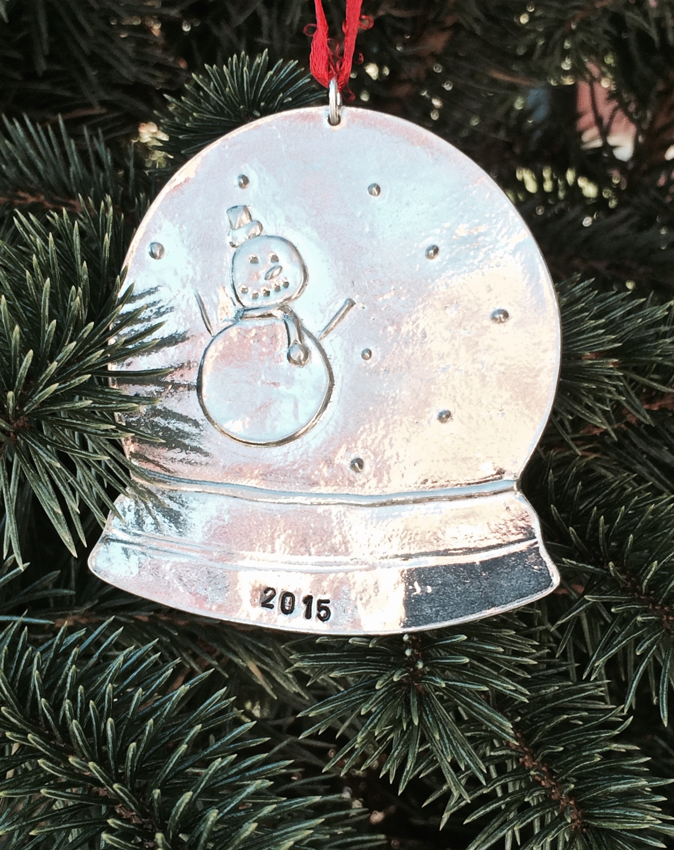 IMG_2691.JPG snowglobe on tree